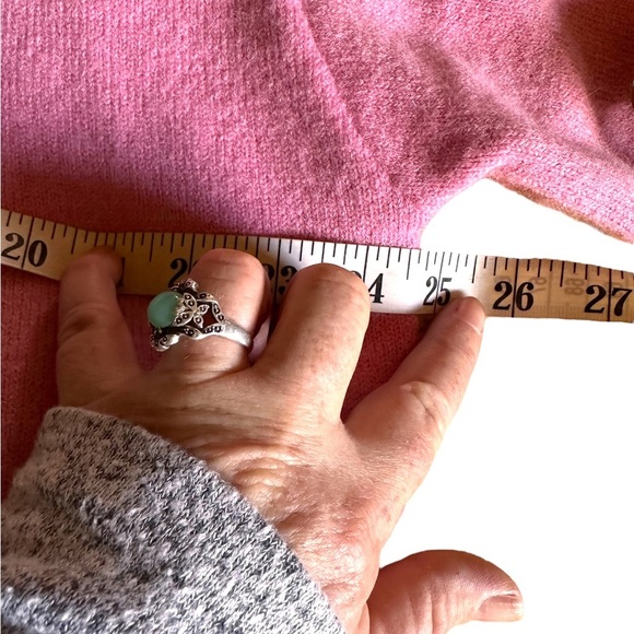 Yozy XXl pink drop shoulder sweater with large white bow. Non itchy & thick,Nwt. - Picture 9 of 16